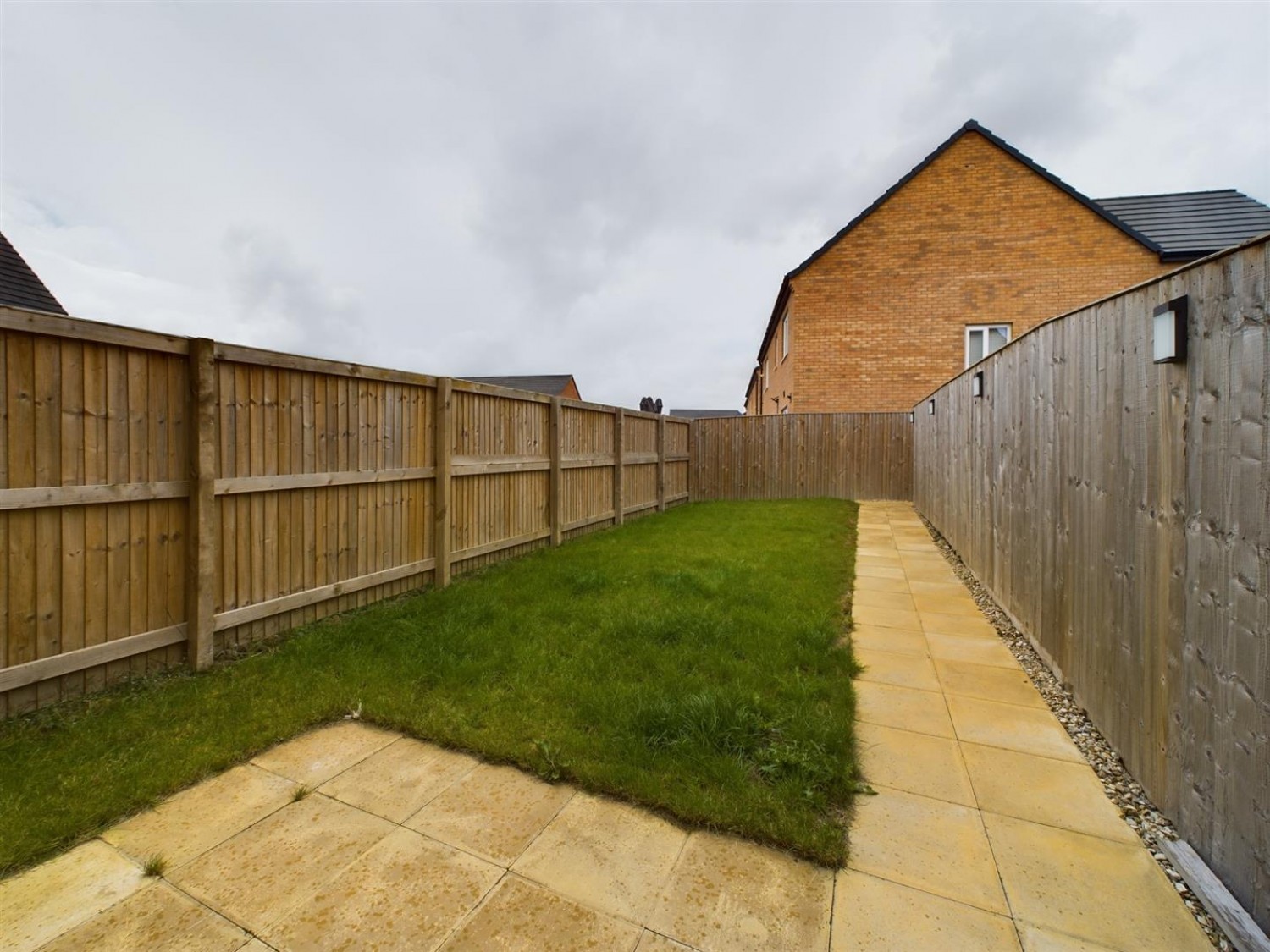 Dixon Mews, Featherstone