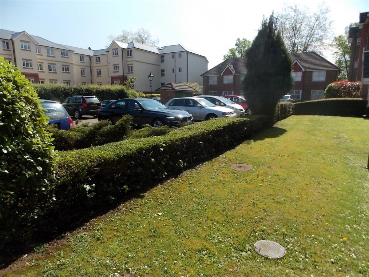 Grosvenor Place, Woking