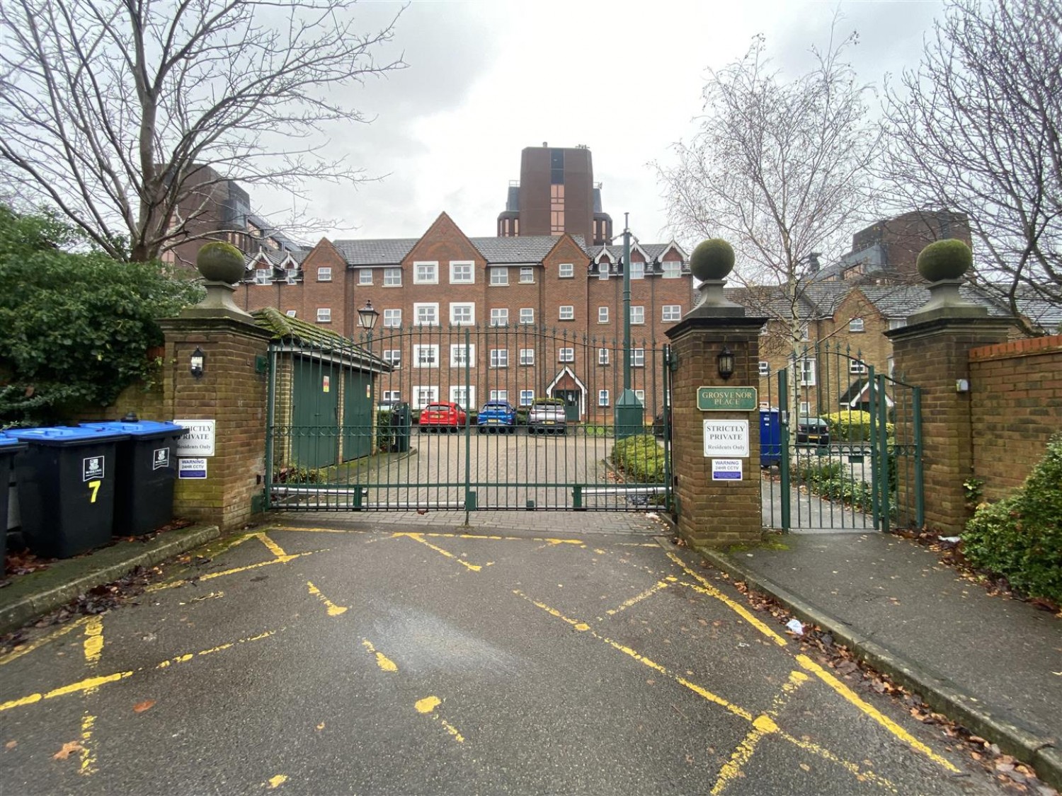 Grosvenor Place, Woking