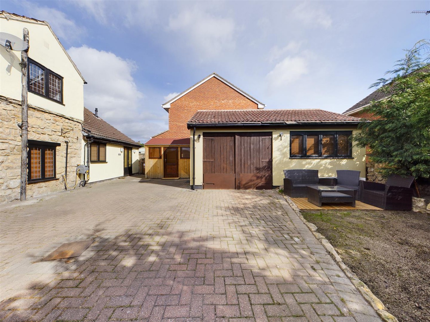 Field Lane, Upton