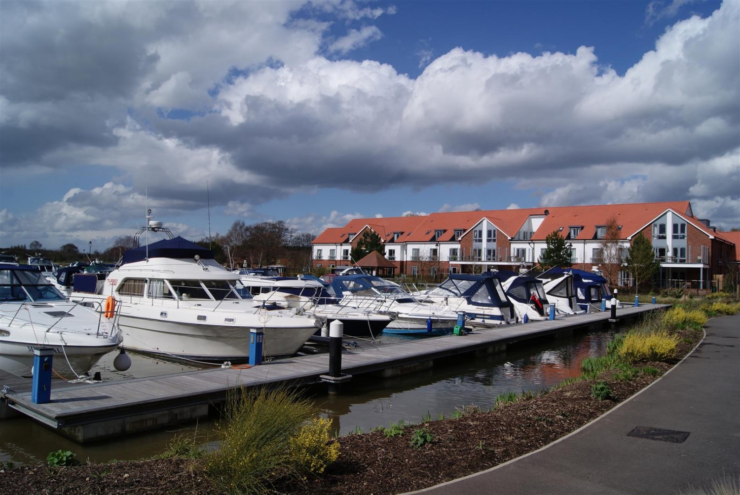 The Quays, Burton Waters