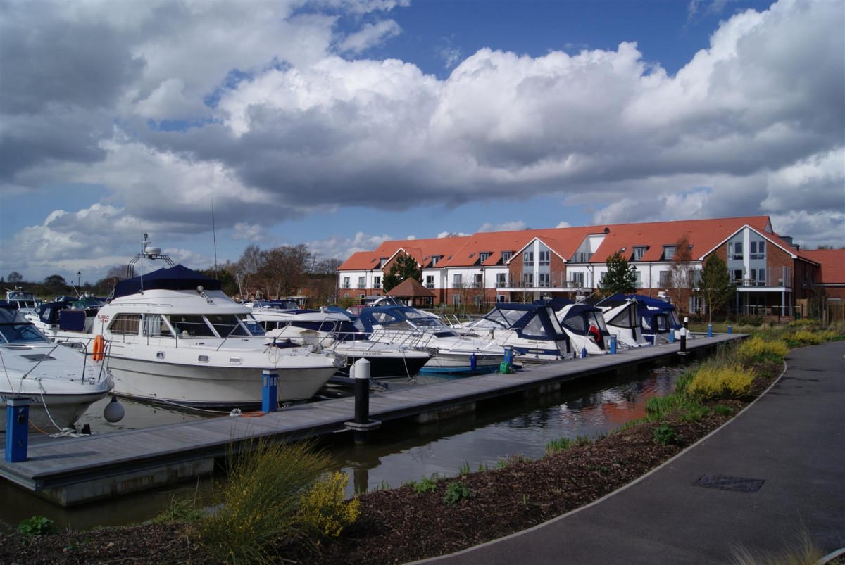 The Quays, Burton Waters