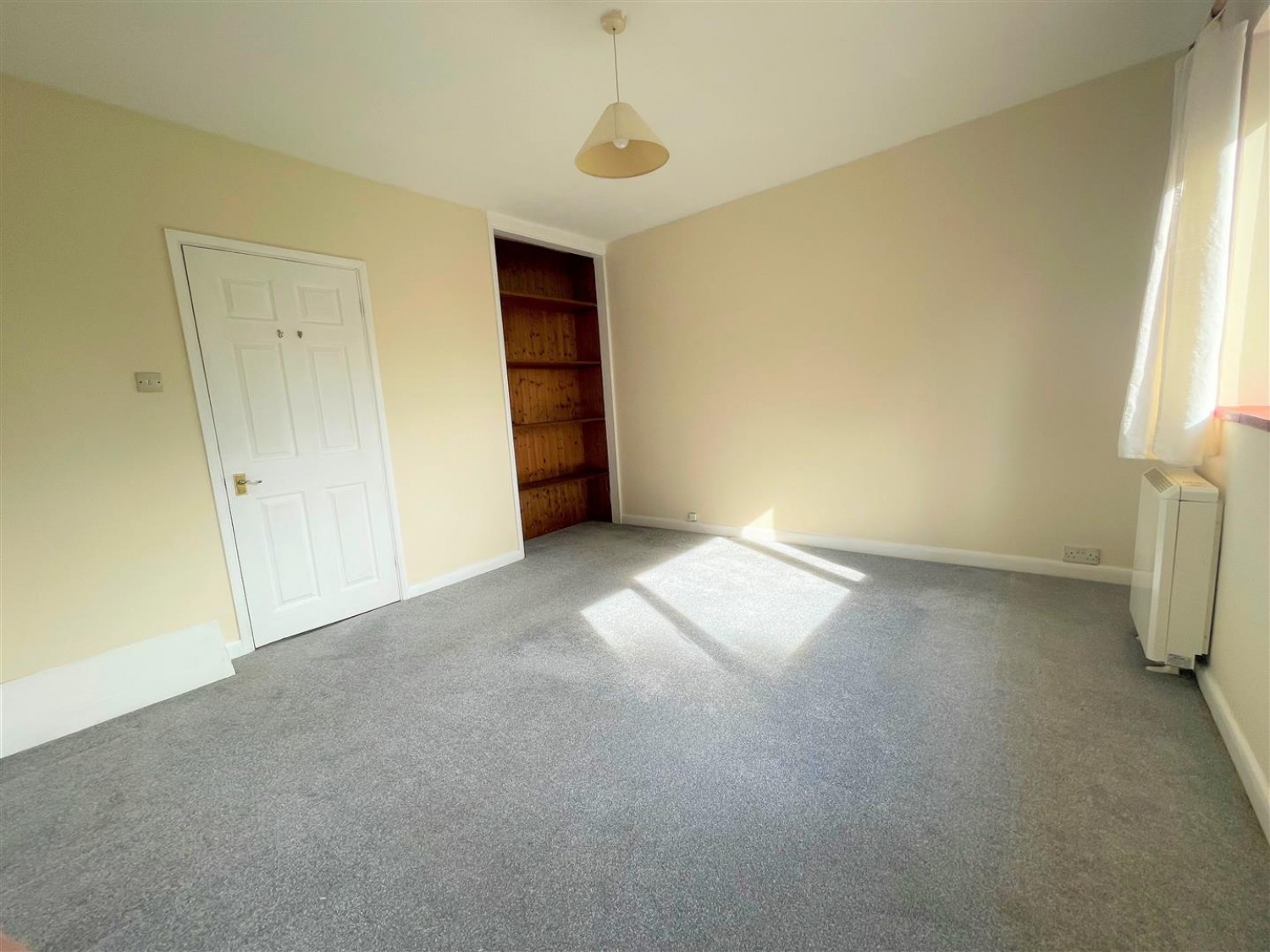 2 bedroom Flat for Sale St. Josephs Road, Aldershot