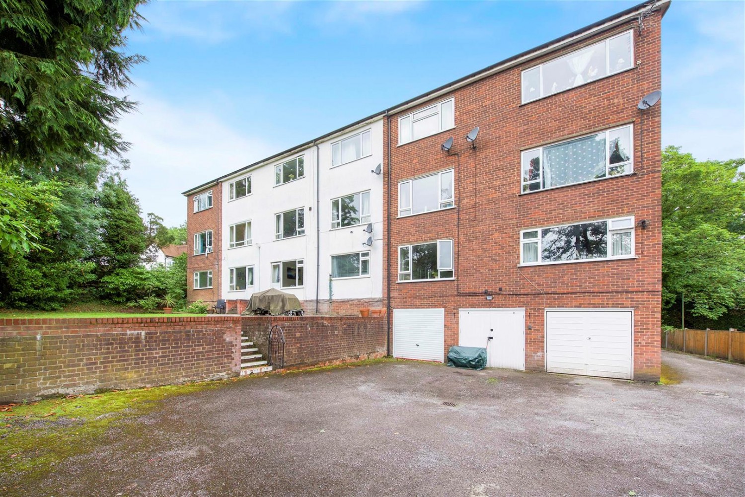 2 bedroom Flat for Sale St. Josephs Road, Aldershot