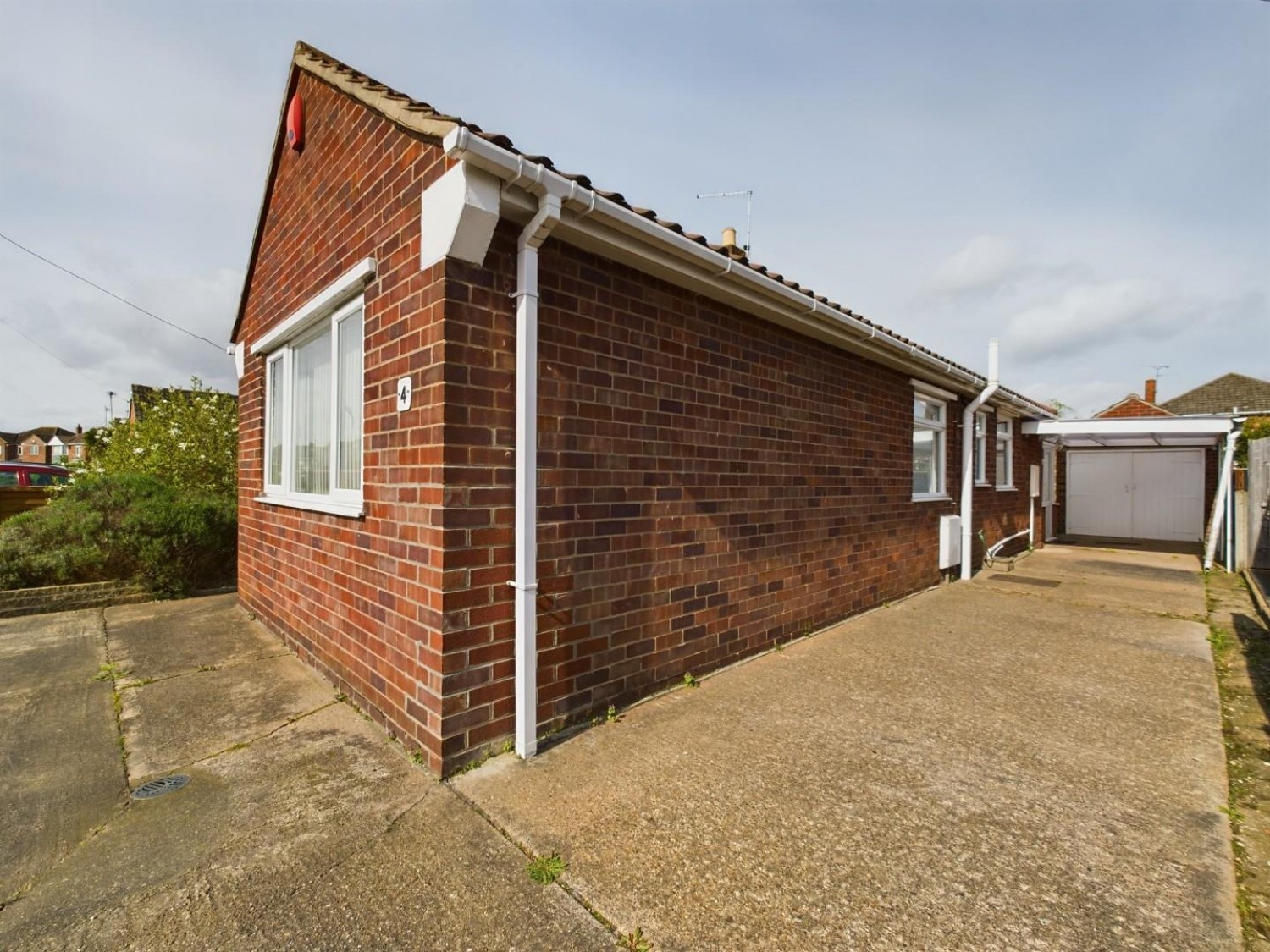 2 bedroom Bungalow for Sale Beverley Grove, North Hykeham, Lincoln