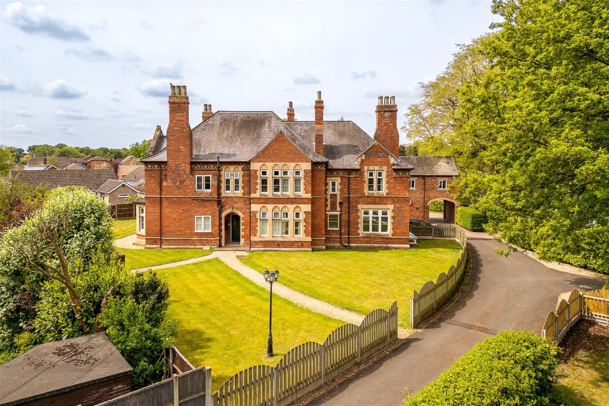 Old Vicarage Gardens, Skellingthorpe, Lincoln