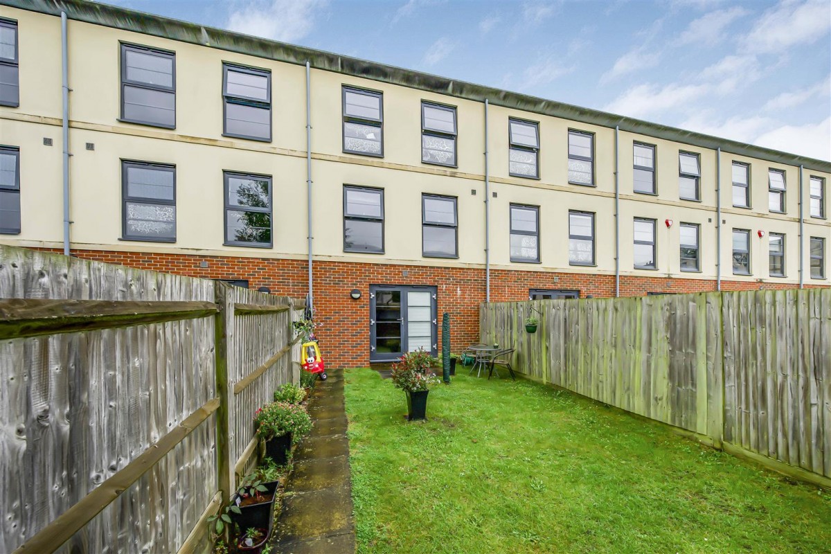Jupiter Close, Farnborough