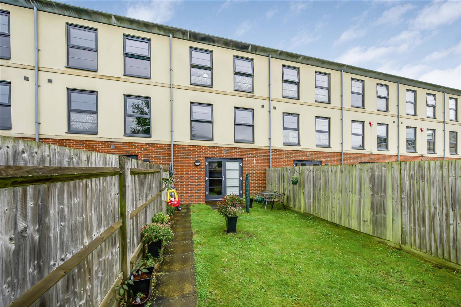 Jupiter Close, Farnborough