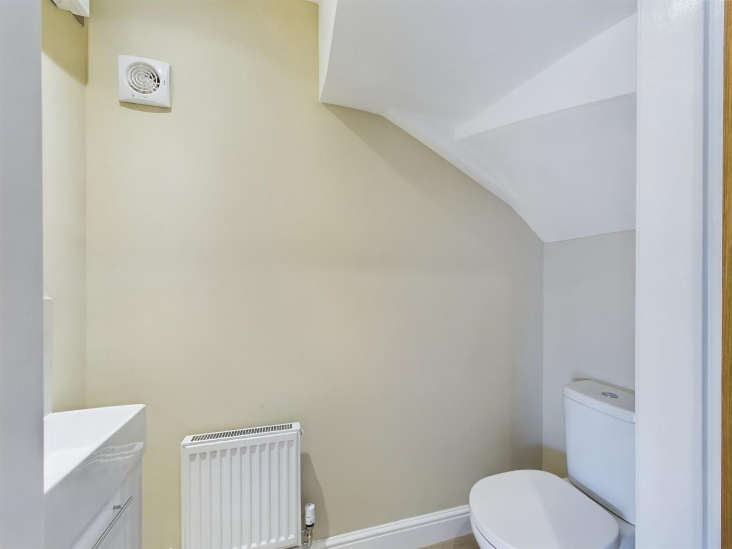 3 bedroom House for Letting Cleveland Avenue, East Village, North Hykeham