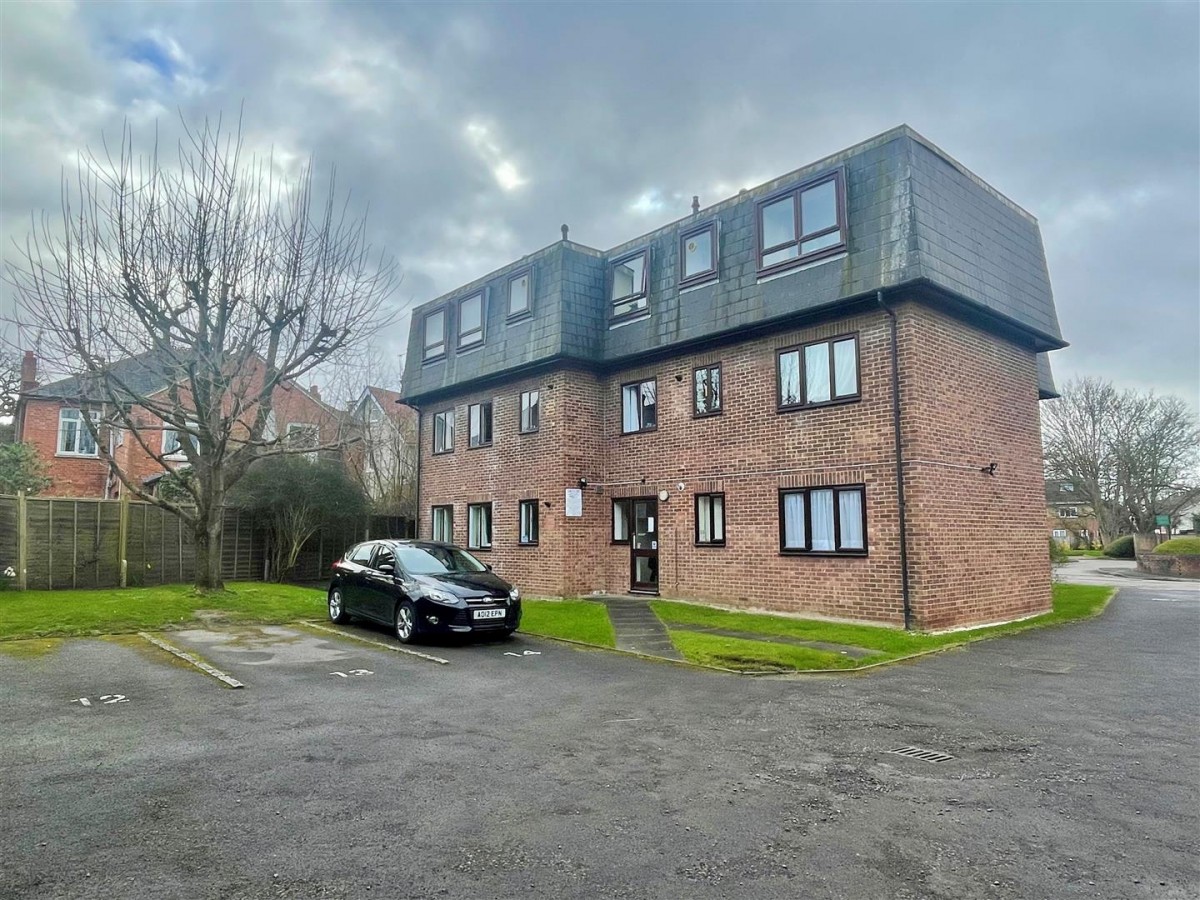 Alexandra Avenue, Camberley