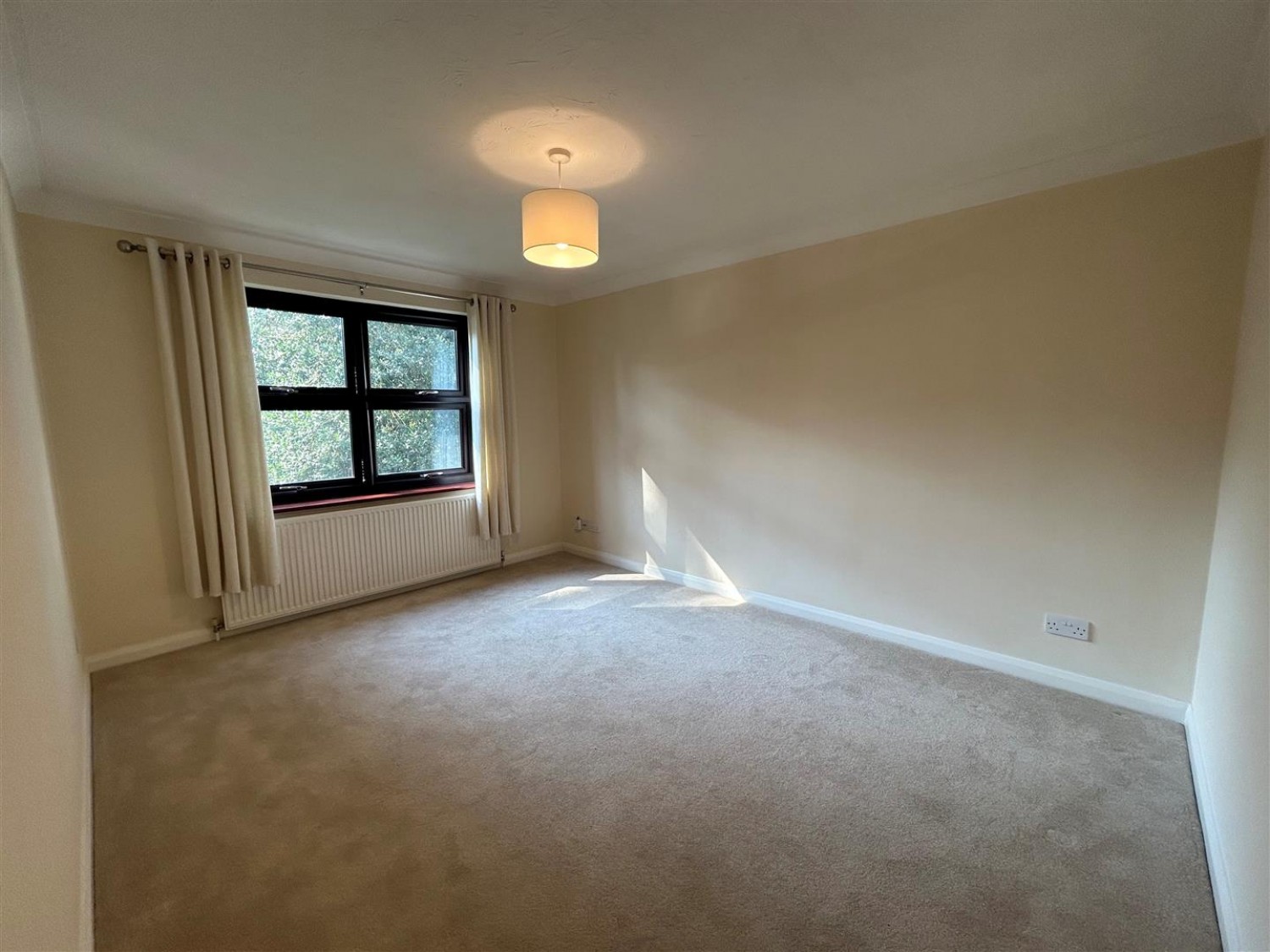 3 bedroom Flat in Netley Street, Farnborough