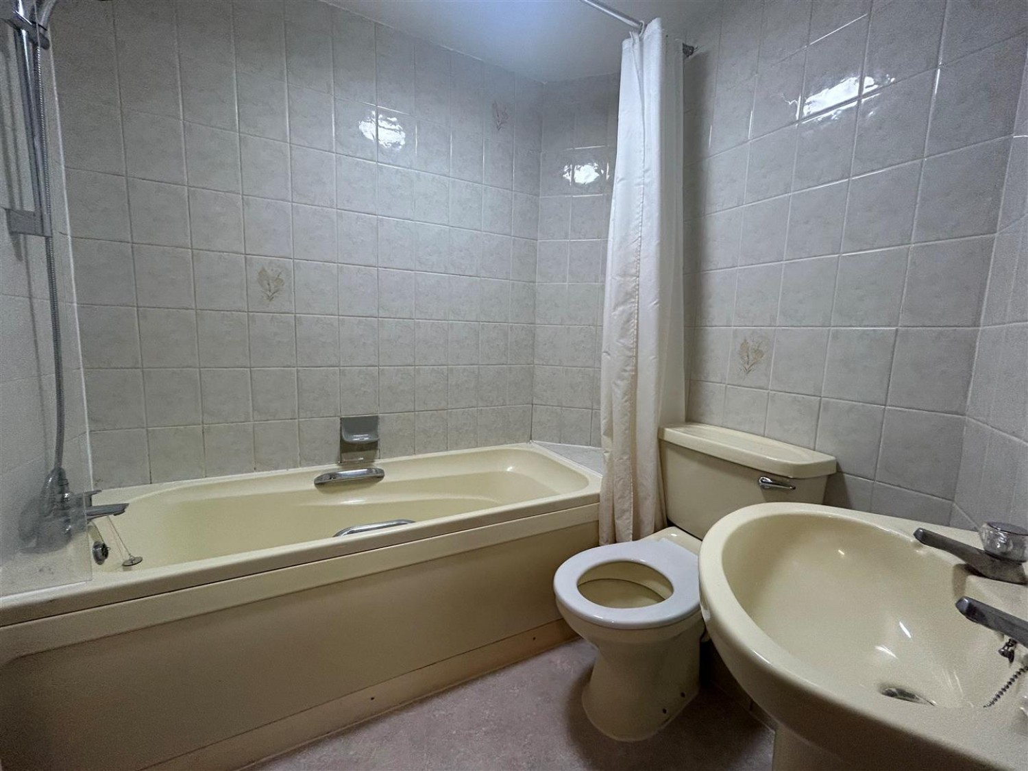 3 bedroom Flat in Netley Street, Farnborough