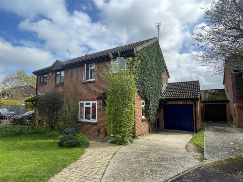 Yew Tree Close, Farnborough