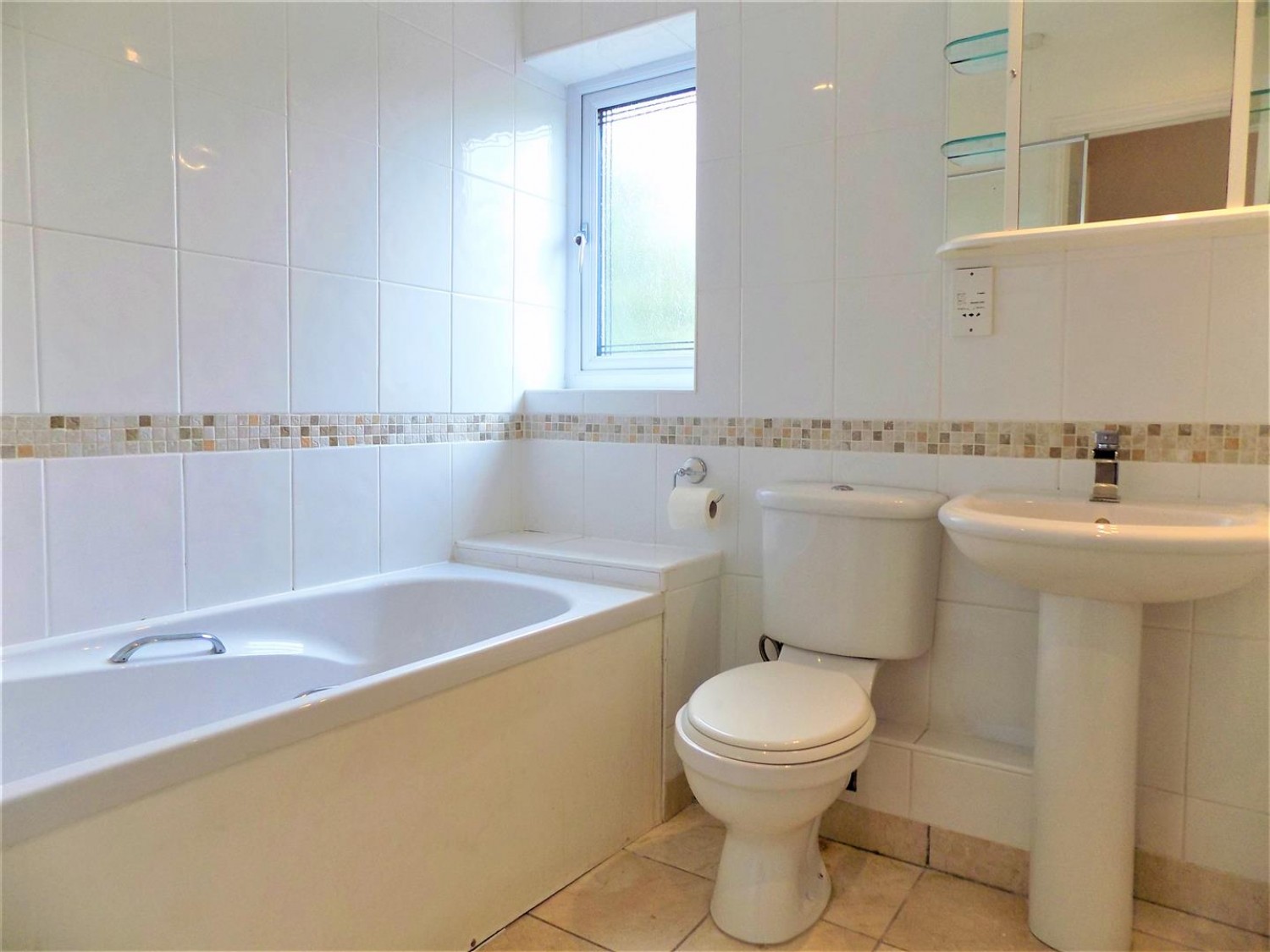 4 bedroom House for Letting Barberry Close, Fleet