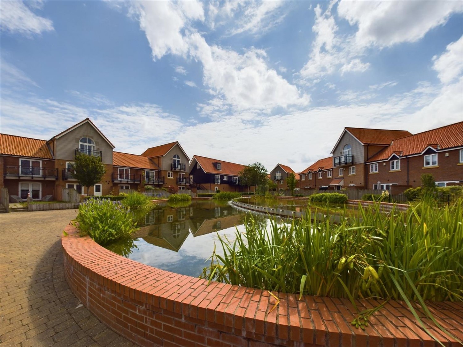 The Quays, Burton Waters