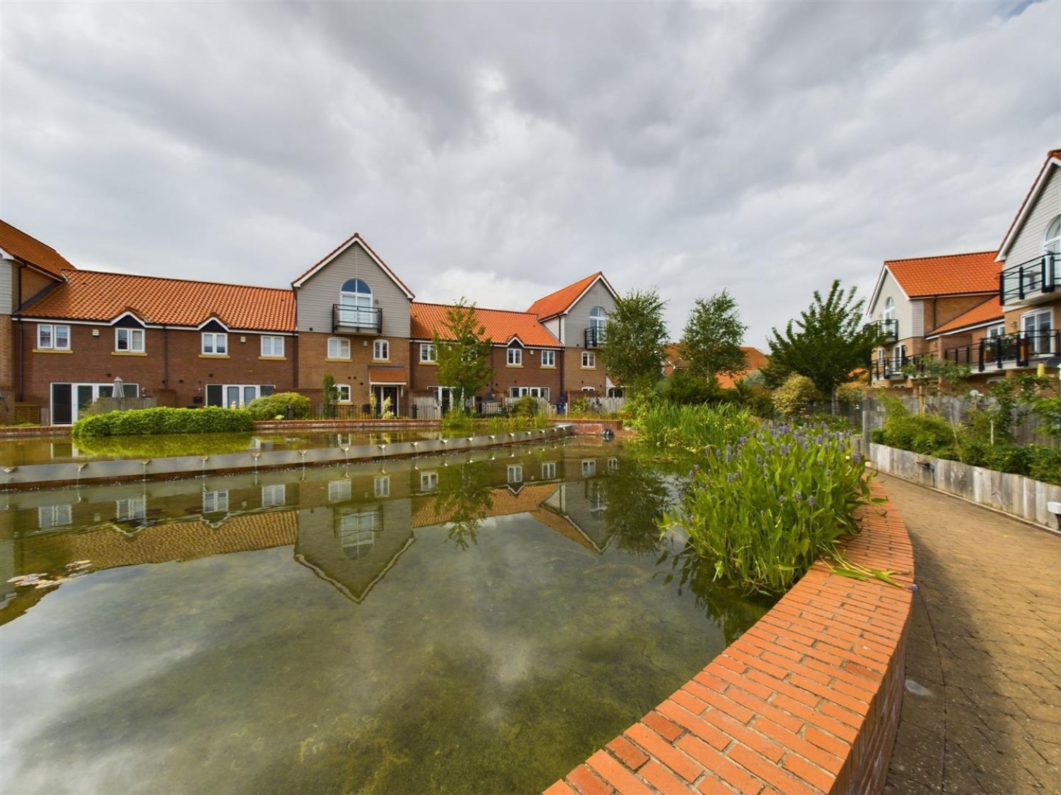 The Quays, Burton Waters