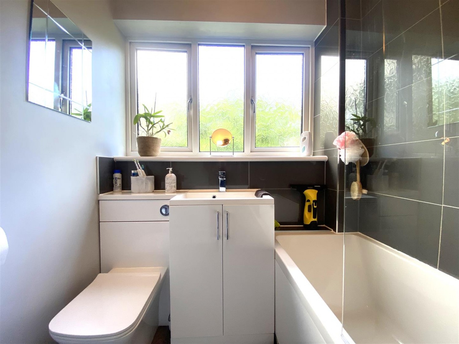 2 bedroom Flat for Sale St. Josephs Road, Aldershot