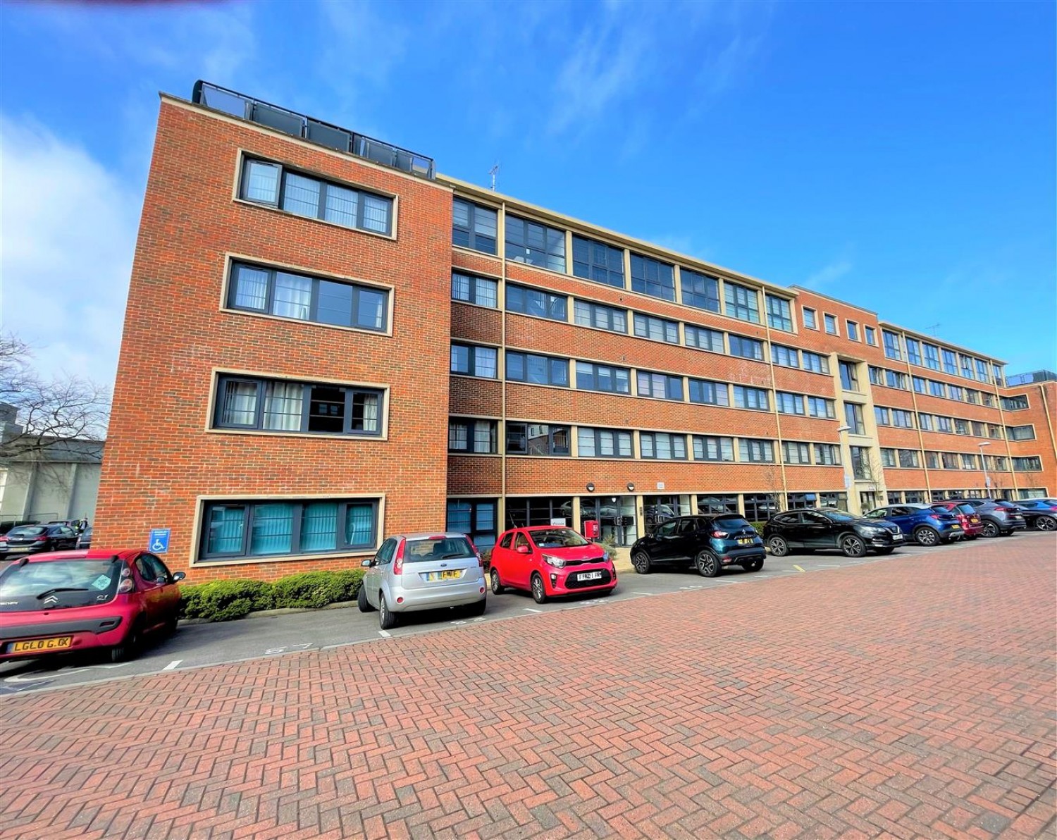 2 bedroom Flat for Letting Wessex Court, Kestrel Road, Farnborough