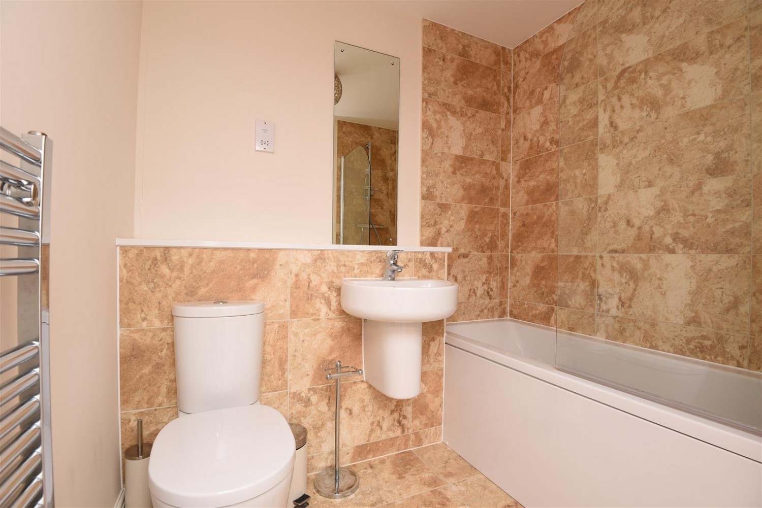 2 bedroom Flat for Letting Wessex Court, Kestrel Road, Farnborough