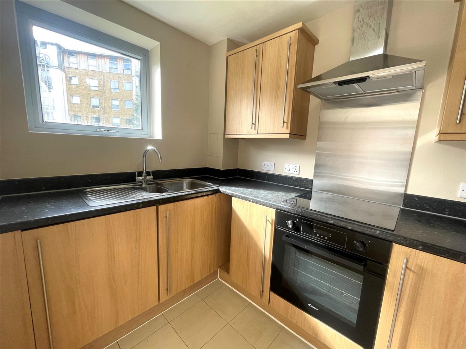 2 bedroom Flat for Letting Coombe Way, Farnborough