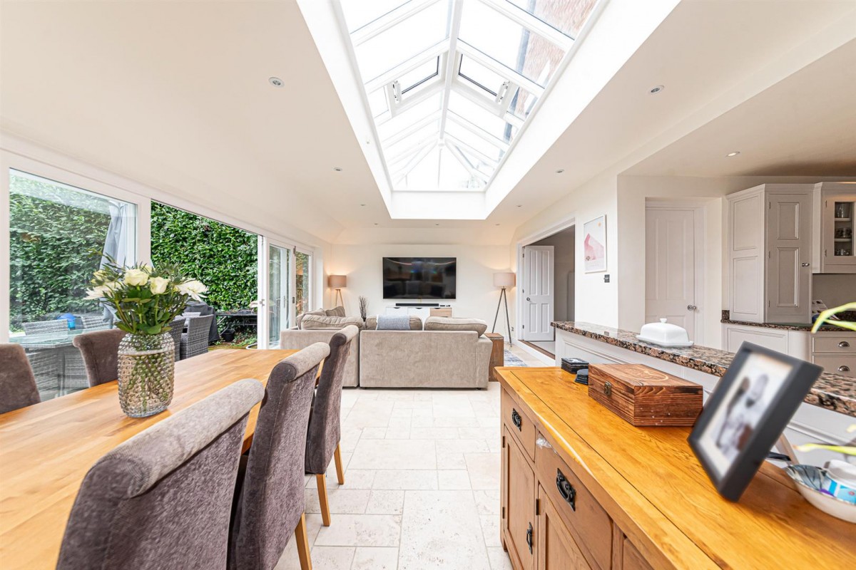 Weydon Hill Road, Farnham