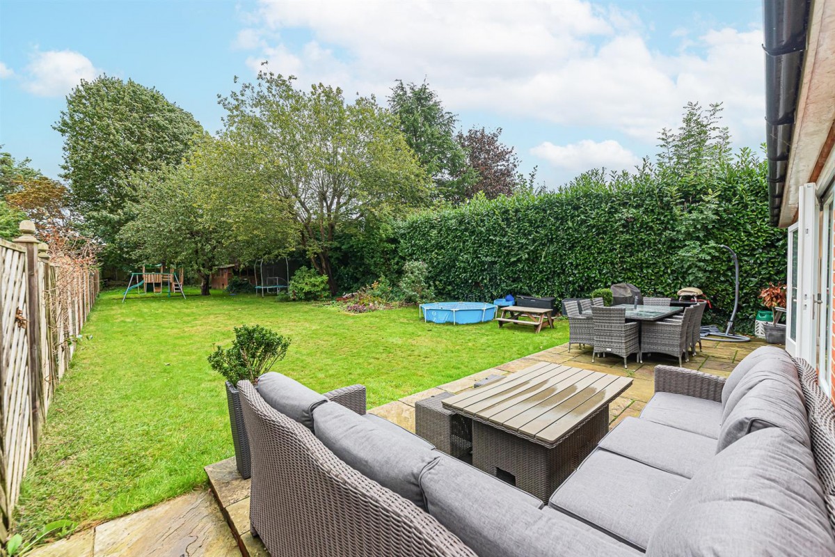 Weydon Hill Road, Farnham