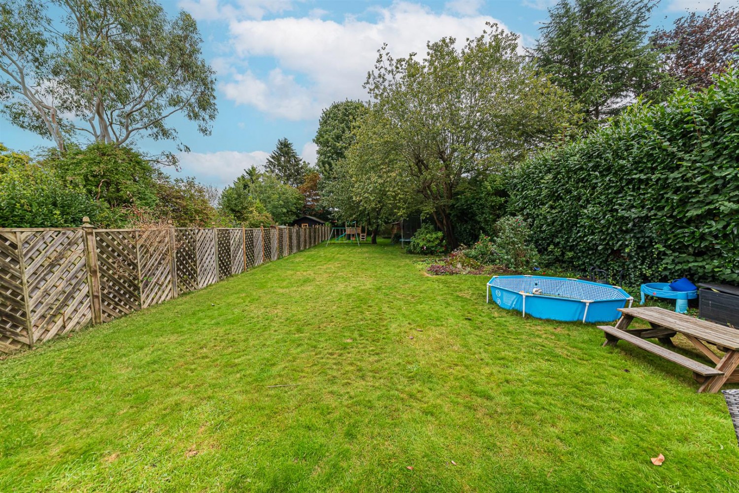 Weydon Hill Road, Farnham