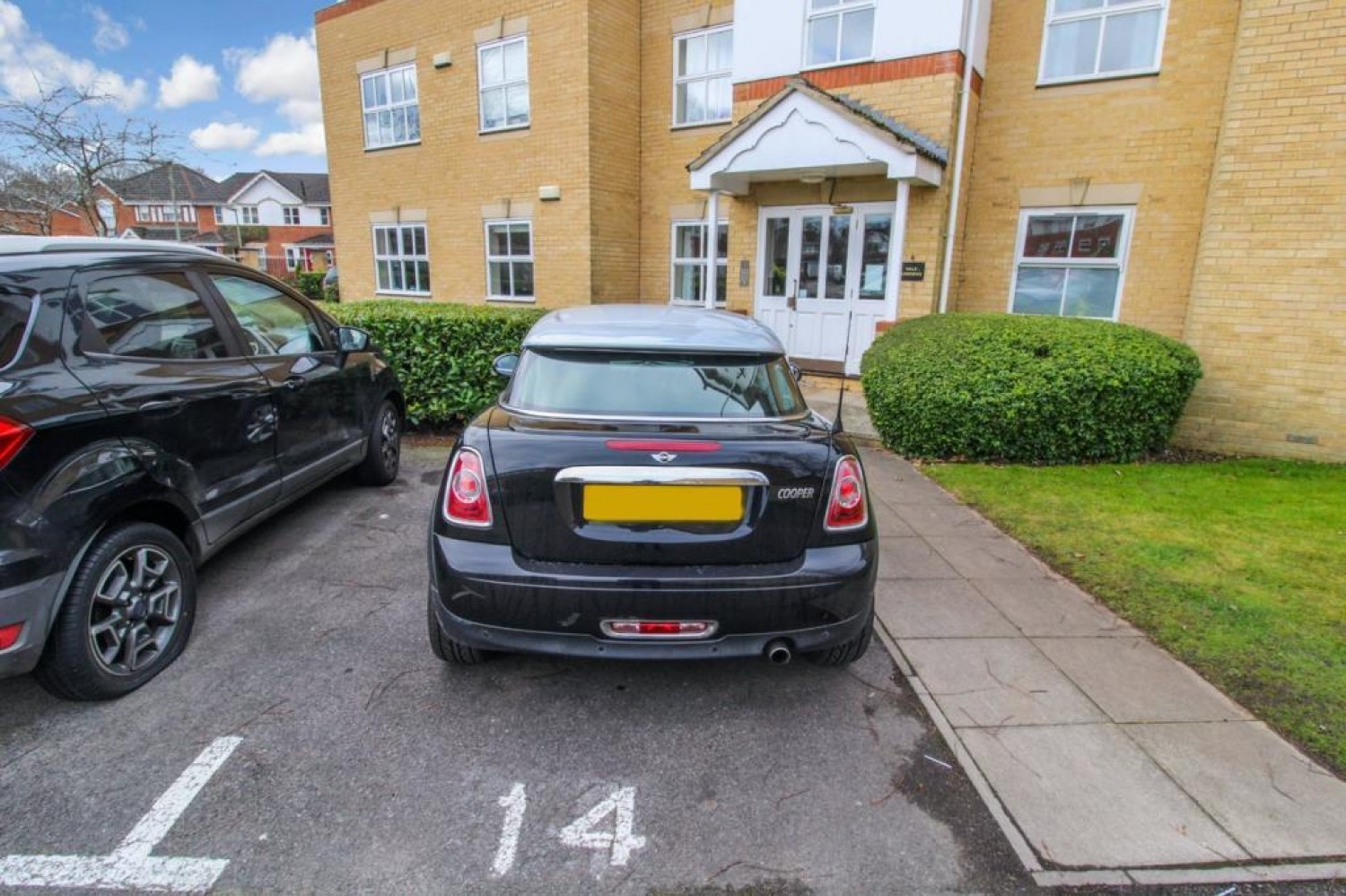 Cody Close, Ash Vale
