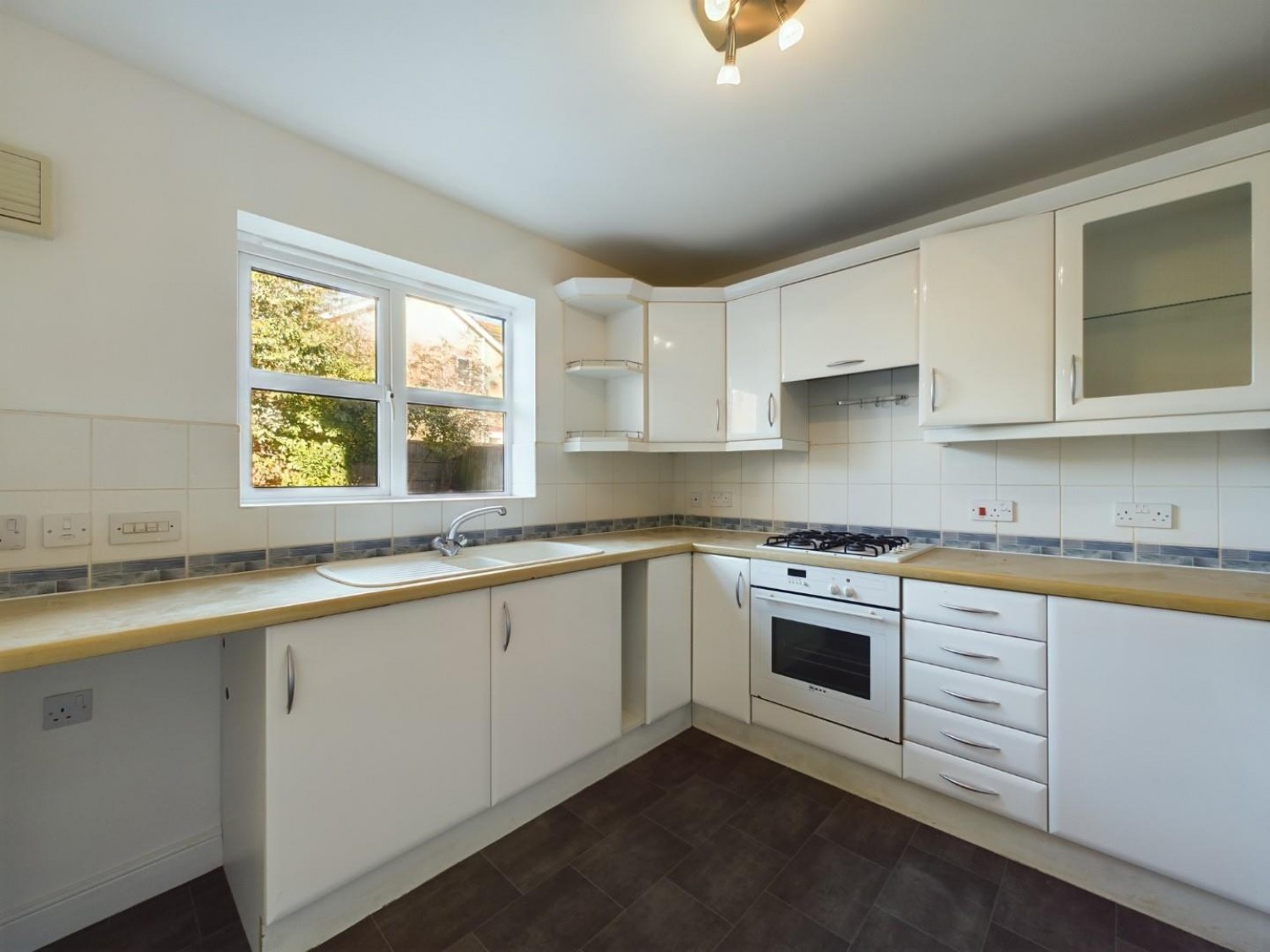 3 bedroom House for Letting Pershore Way, Doddington Park