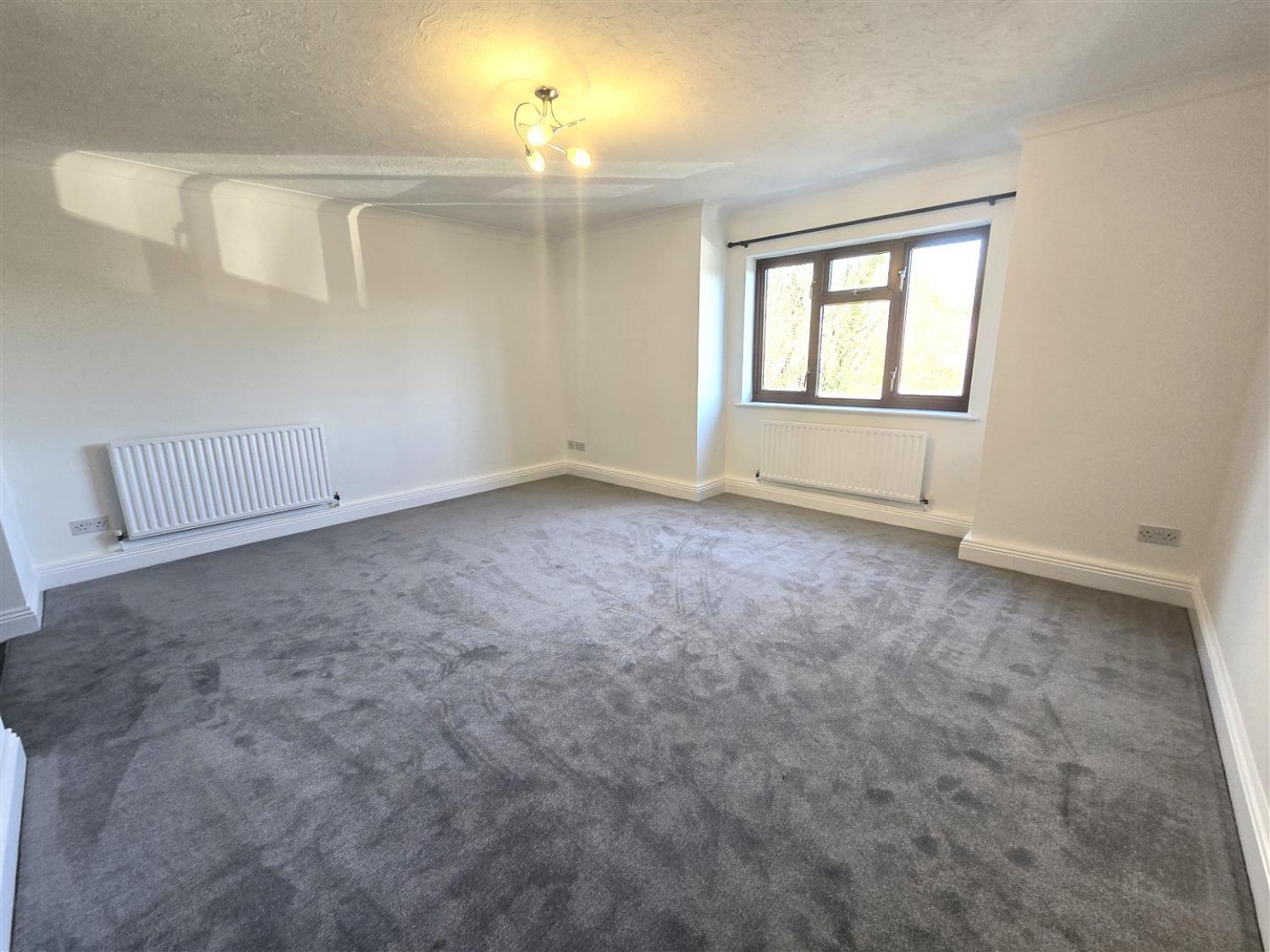2 bedroom Flat in East Station Road, Aldershot