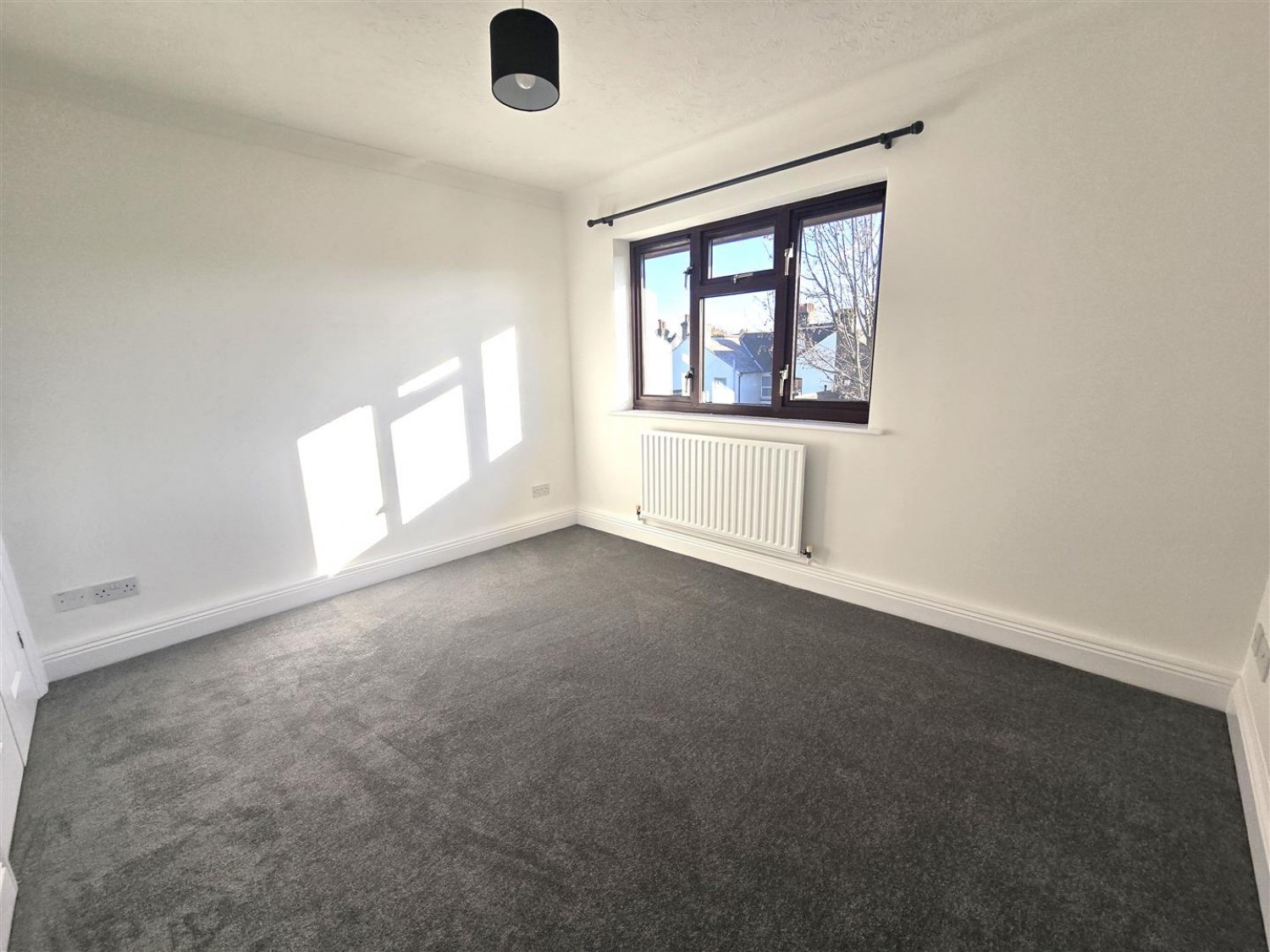 2 bedroom Flat for Letting East Station Road, Aldershot