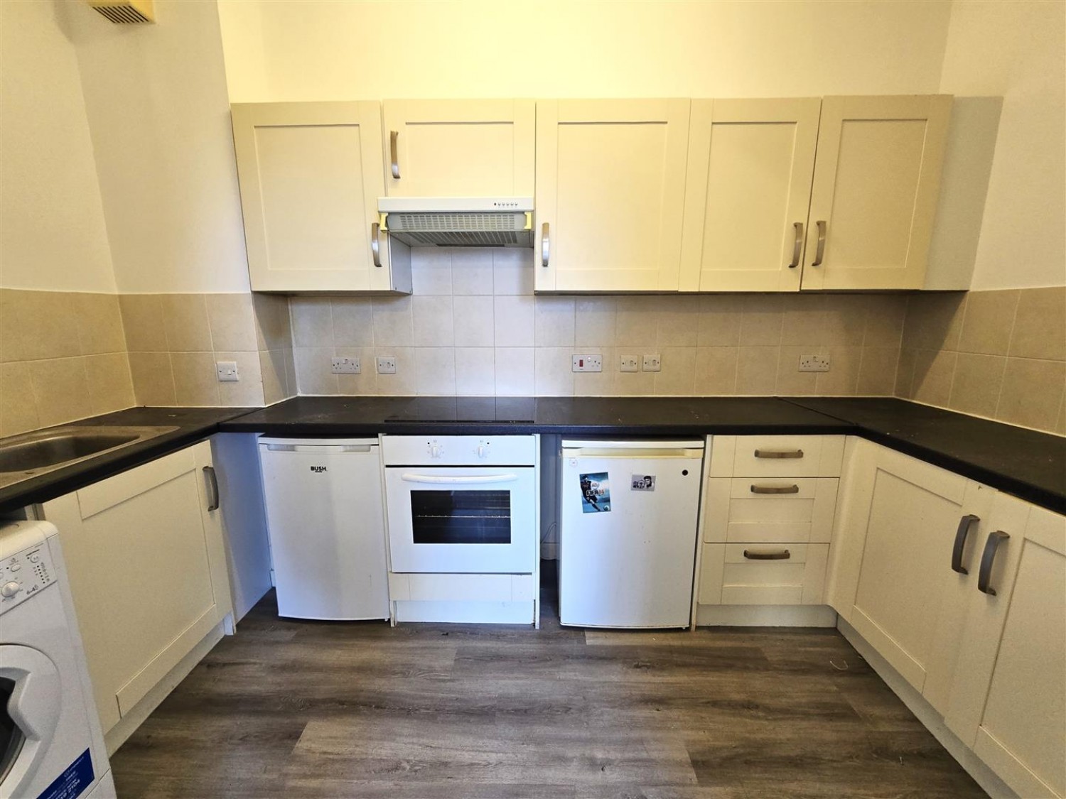 2 bedroom Flat for Letting Stratfield House, Birchett Road