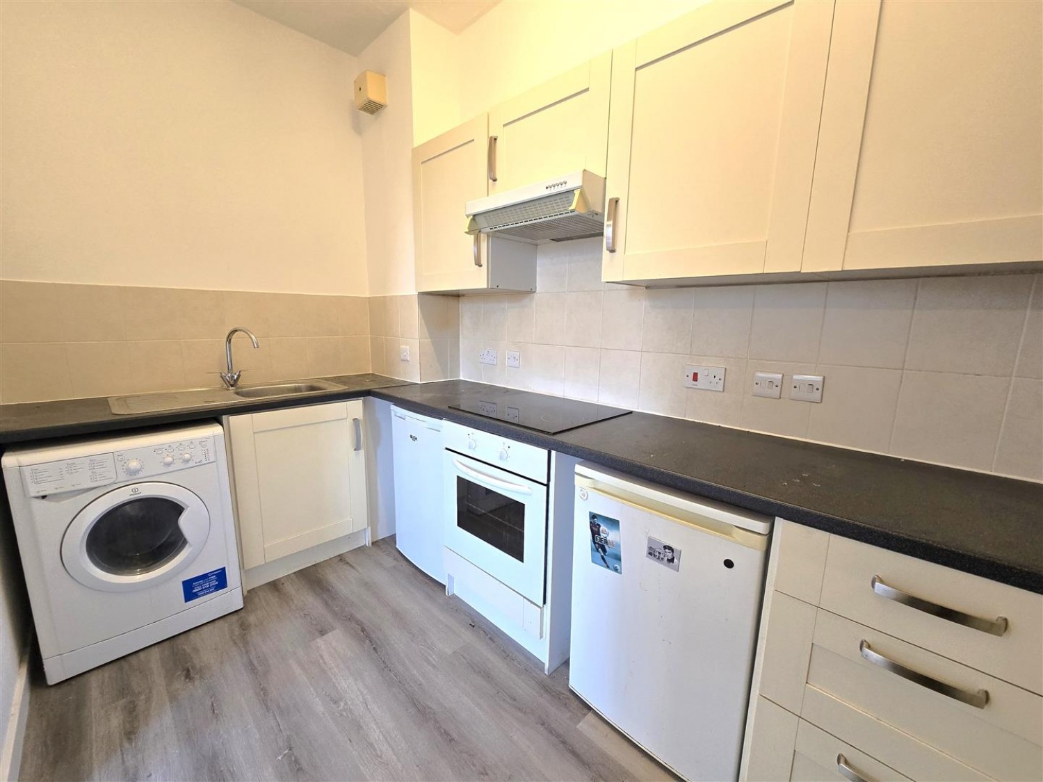2 bedroom Flat for Letting Stratfield House, Birchett Road