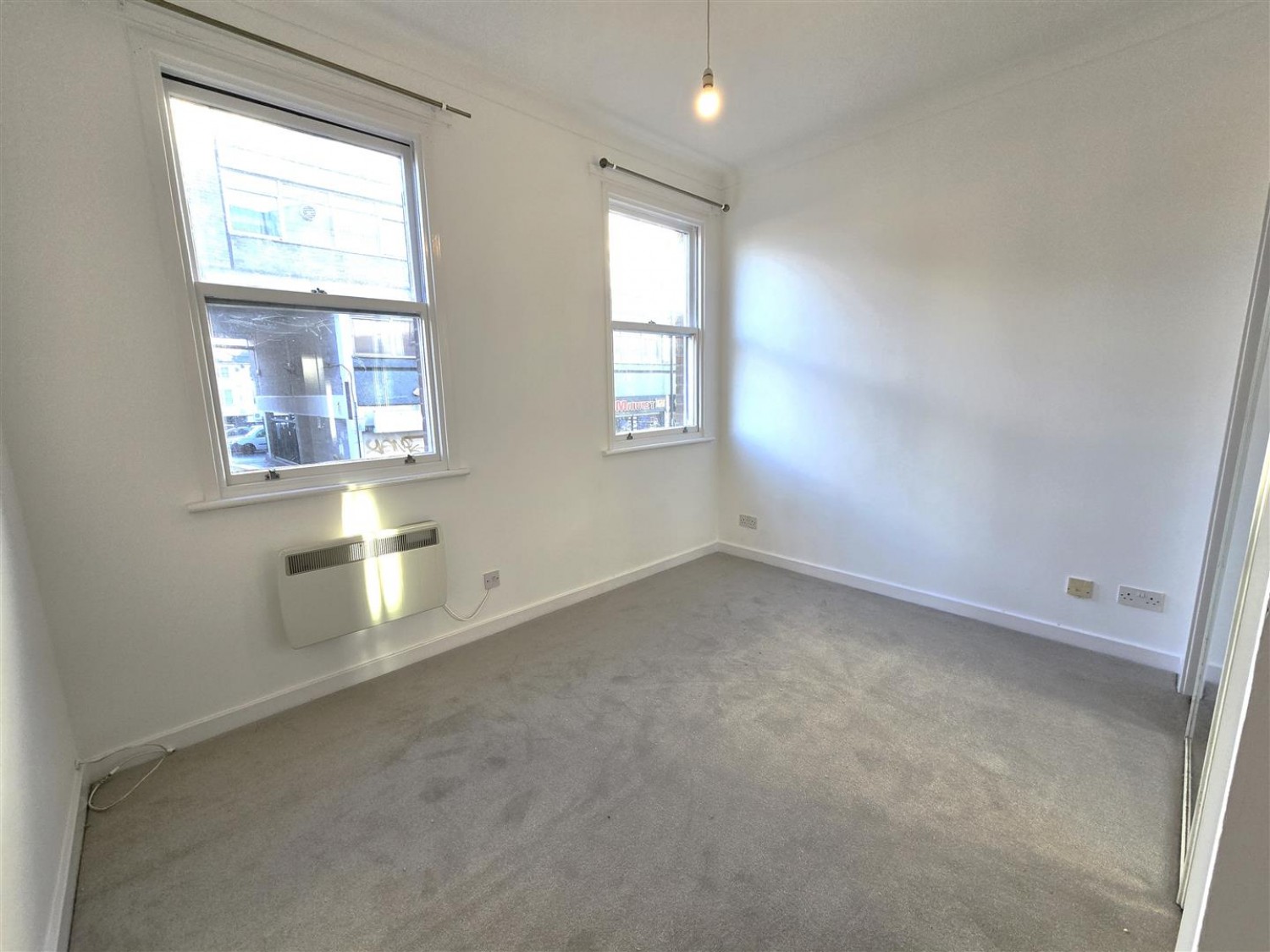 2 bedroom Flat for Letting Stratfield House, Birchett Road