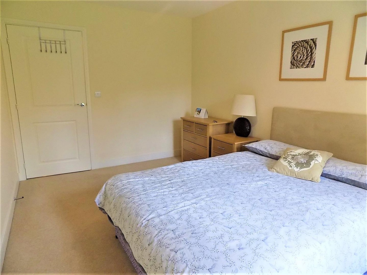 2 bedroom Flat for Letting Lynx Court, Wallis Square, Farnborough