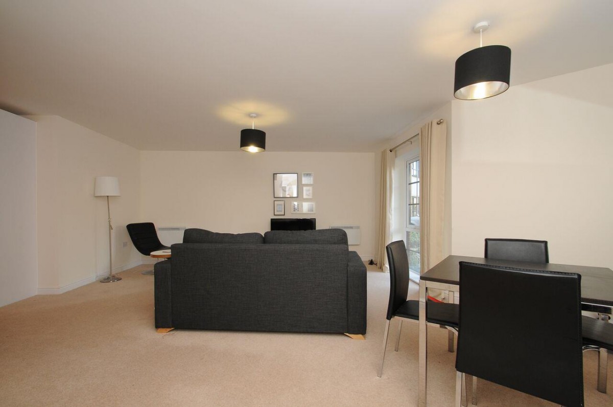 Lincoln Court, Wallis Square, Farnborough