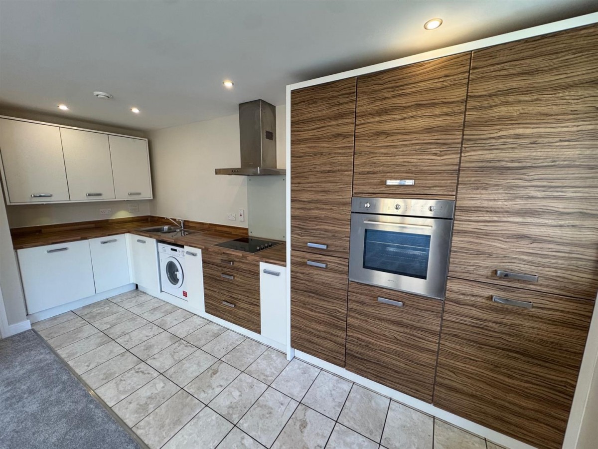 Wallis Square, Farnborough