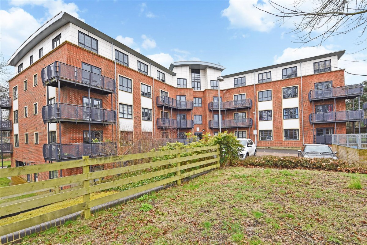 Lynx Court, Wallis Square, Farnborough