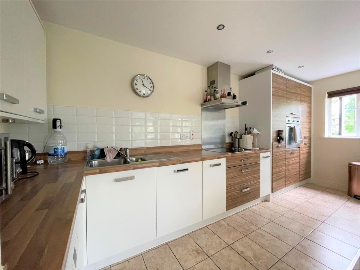Lynx Court, Wallis Square, Farnborough