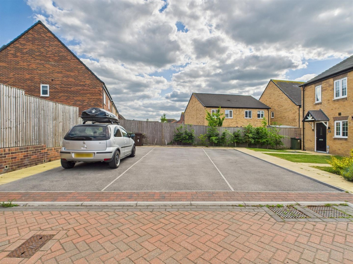 Dixon Mews, Featherstone
