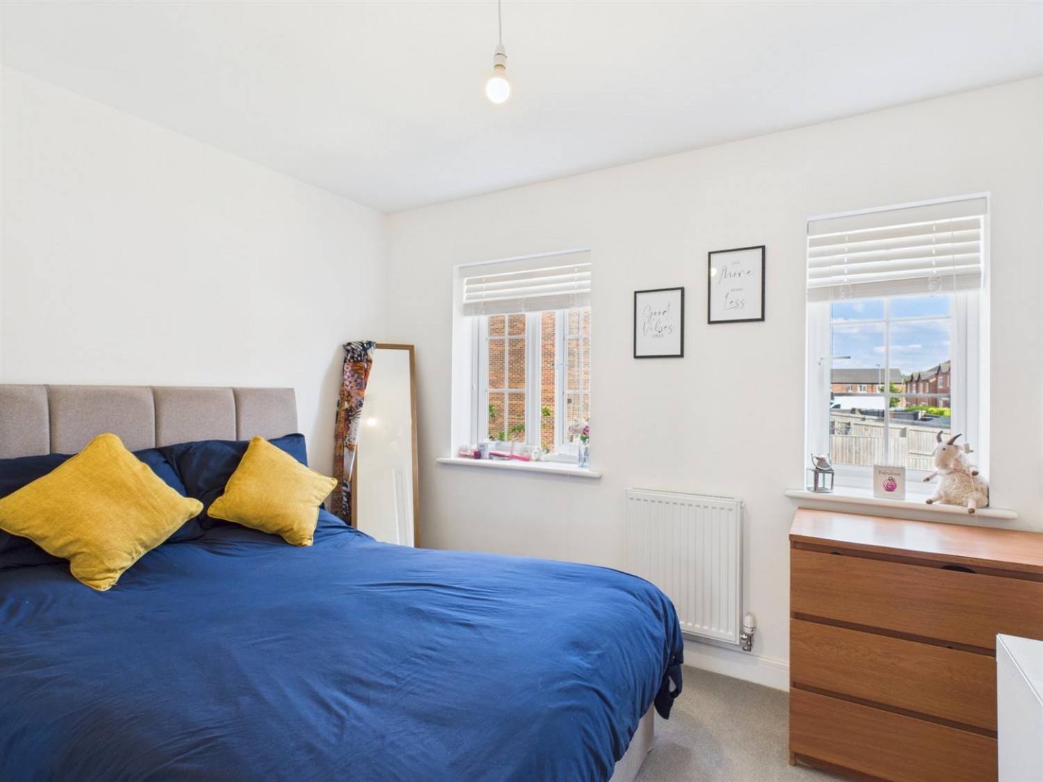 Dixon Mews, Featherstone