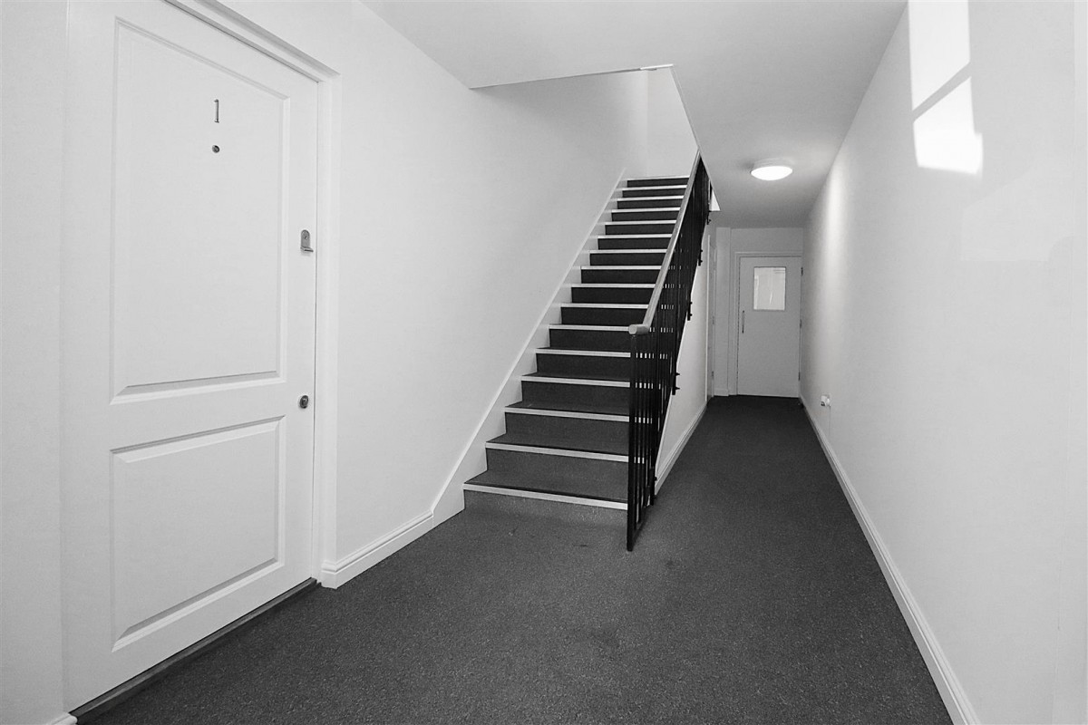 Coopers Court, Coopers Road