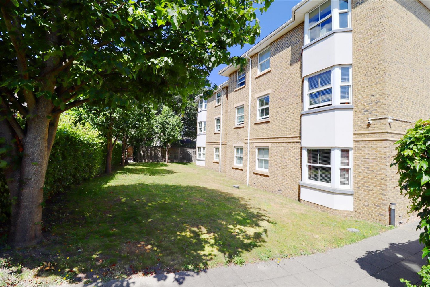 Coopers Court, Coopers Road