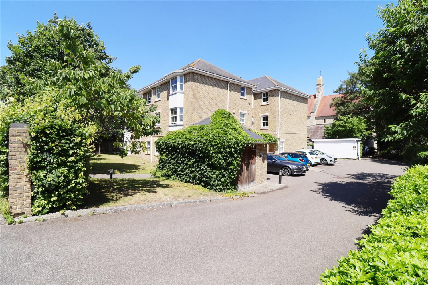 Coopers Court, Coopers Road