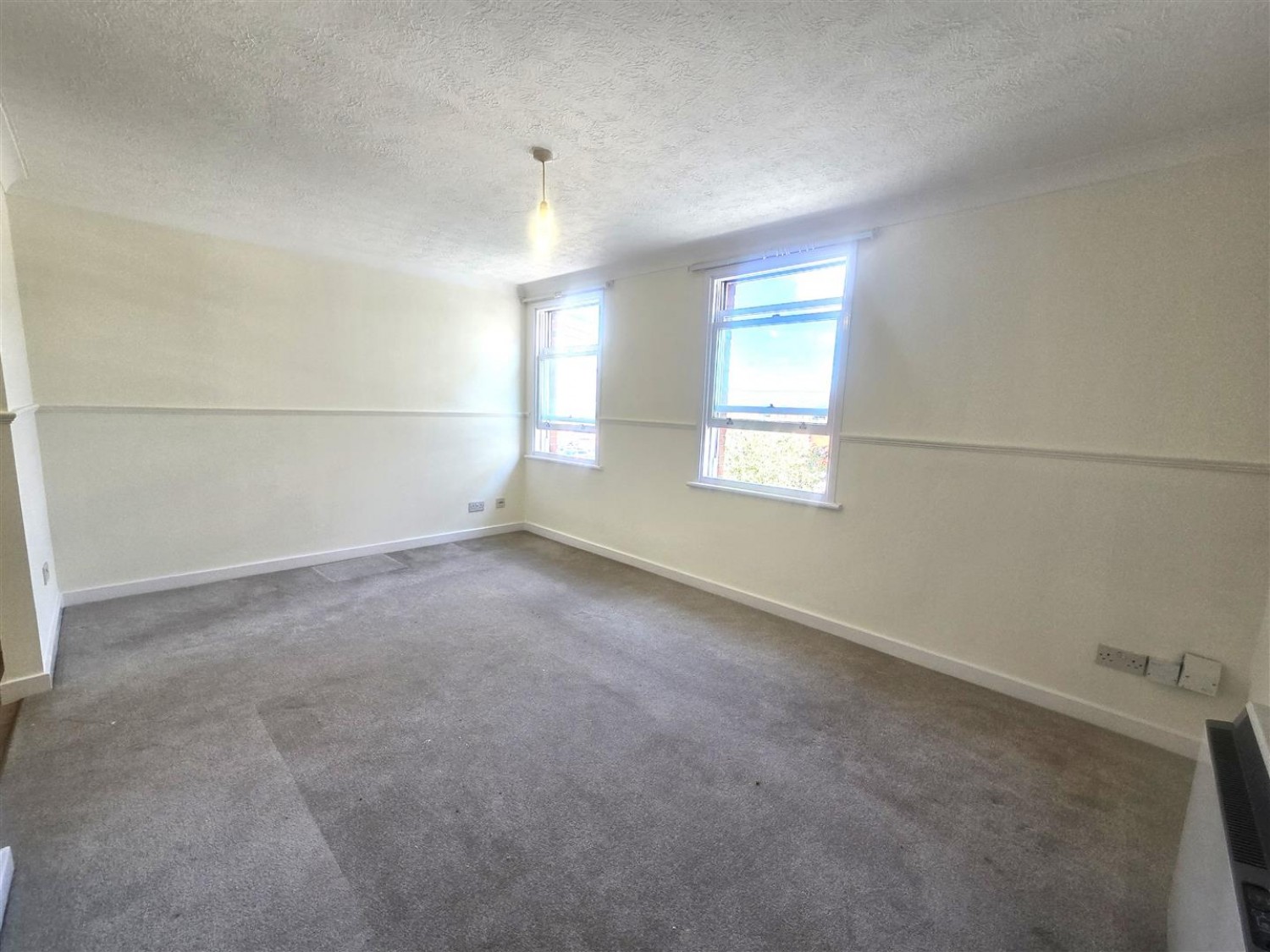 1 bedroom Flat for Letting Stratfield House, Birchett Road