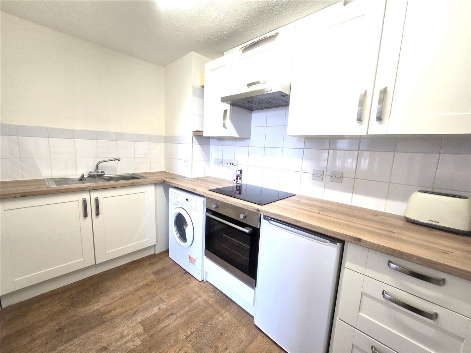 1 bedroom Flat for Letting Stratfield House, Birchett Road
