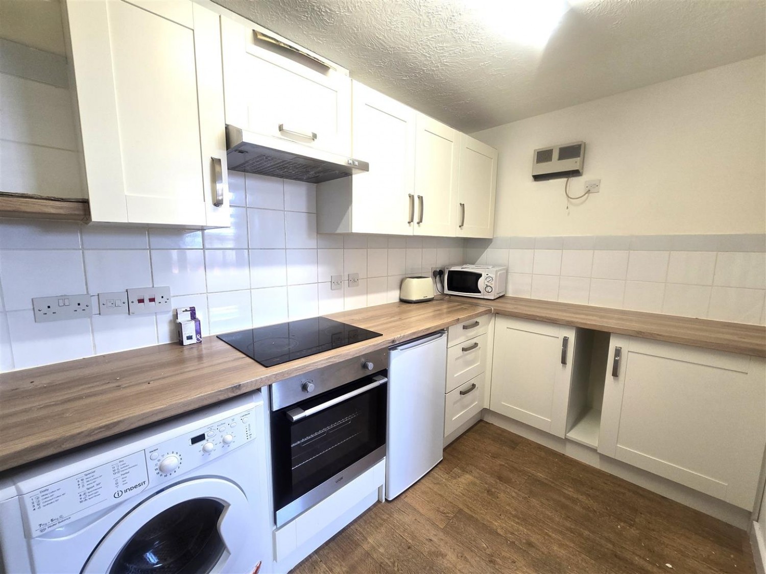 1 bedroom Flat for Letting Stratfield House, Birchett Road