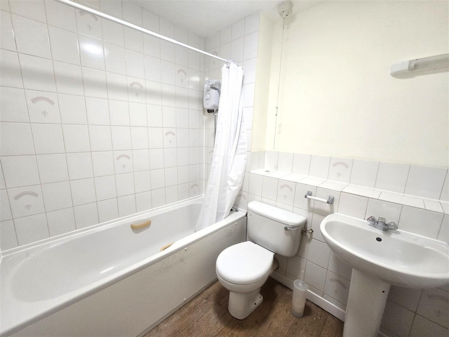 1 bedroom Flat for Letting Stratfield House, Birchett Road
