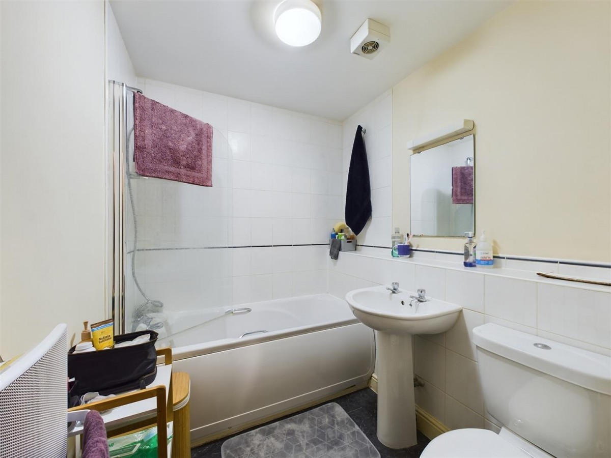 Riverside Drive, Anchor Quay