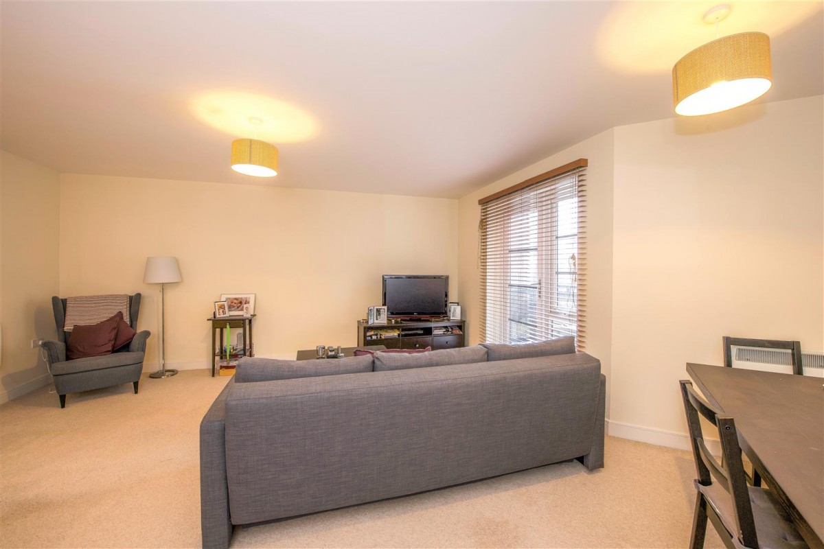 Lynx Court, Wallis Square, Farnborough